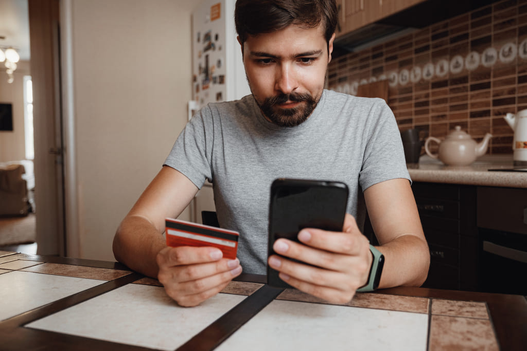 Верховный суд запретил банкам вводить новые комиссии по кредитным картам