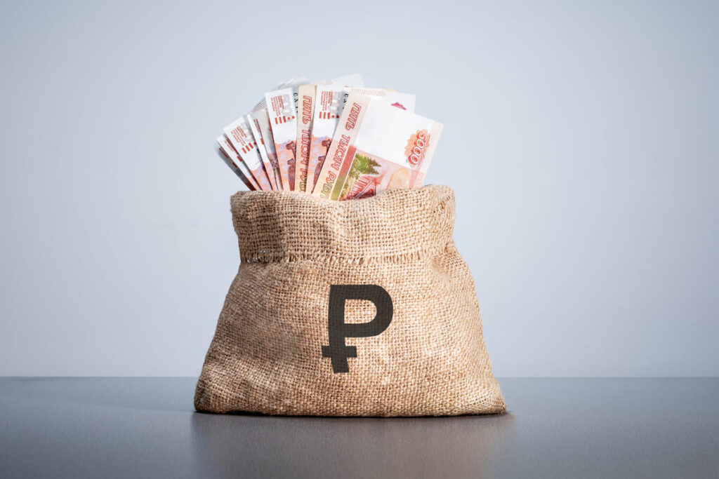 Владельцы вкладов должны платить налог в ситуациях, когда годовой доход от депозита превышает 240 тыс. рублей