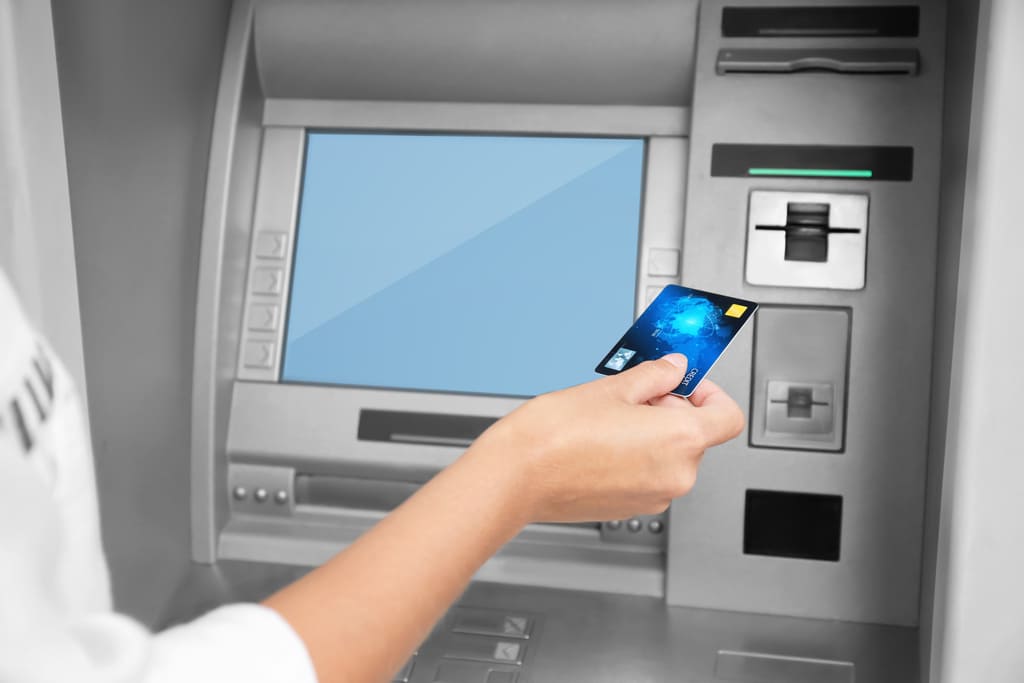 Способы перевода денег с дебетовой карты Ренессанс Банка