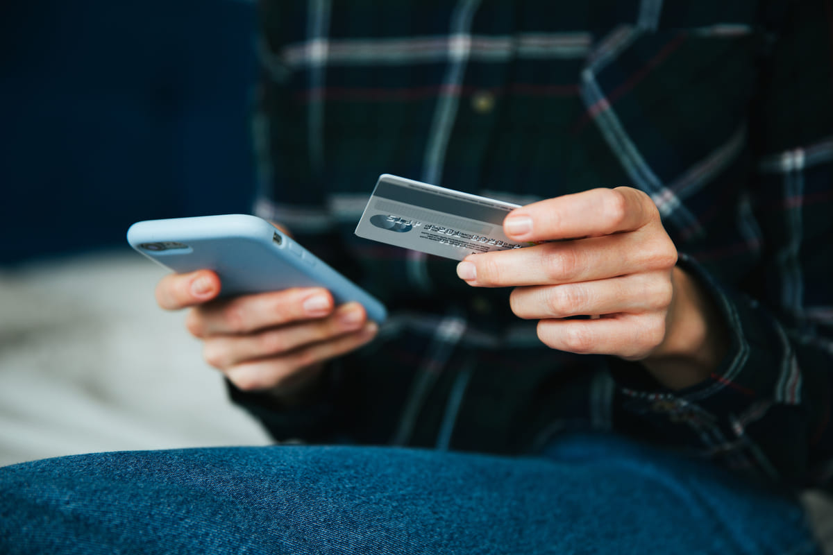 Клиенты ВТБ совершили 1,2 млрд операций по дебетовым картам в 1 квартале