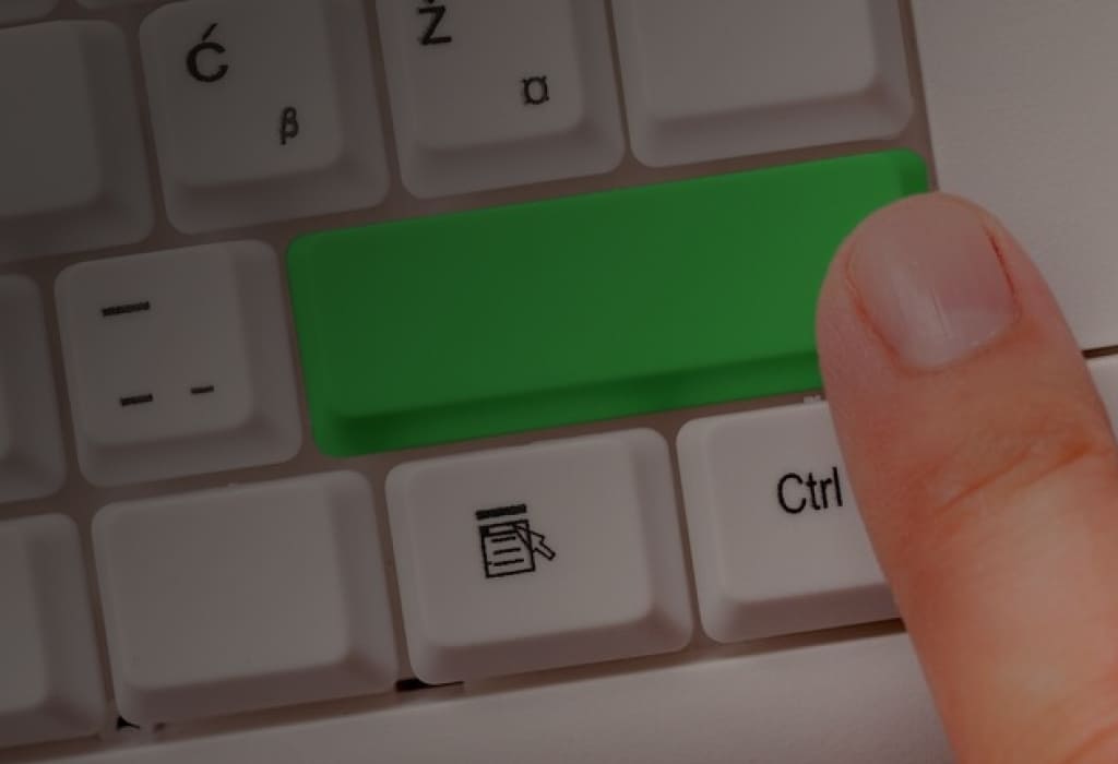 Пользователь вводит логин и пароль для авторизации в личном кабинете НПФ Сбербанк и нажимает кнопку «Войти»