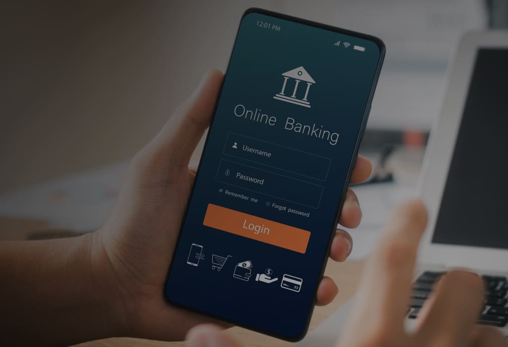 Телефон с приложением банка