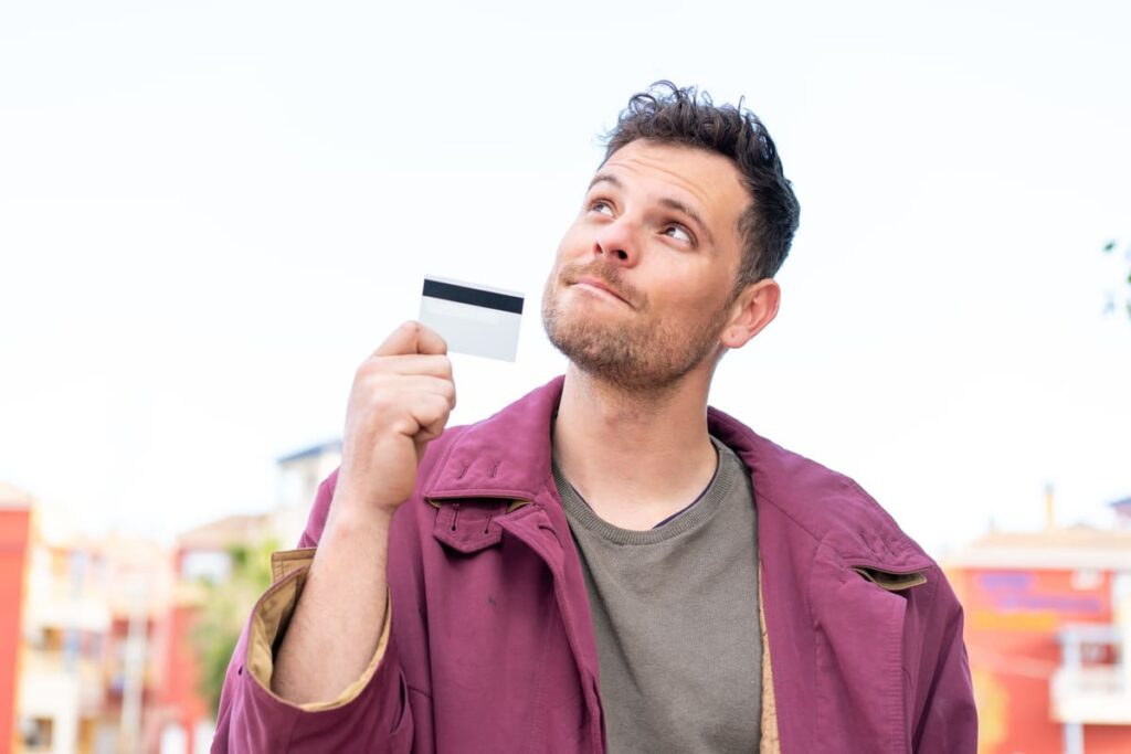 Через горячую линию Фора-Банка можно заблокировать карту, уточнить информацию по счету и получить консультацию по любому вопросу.