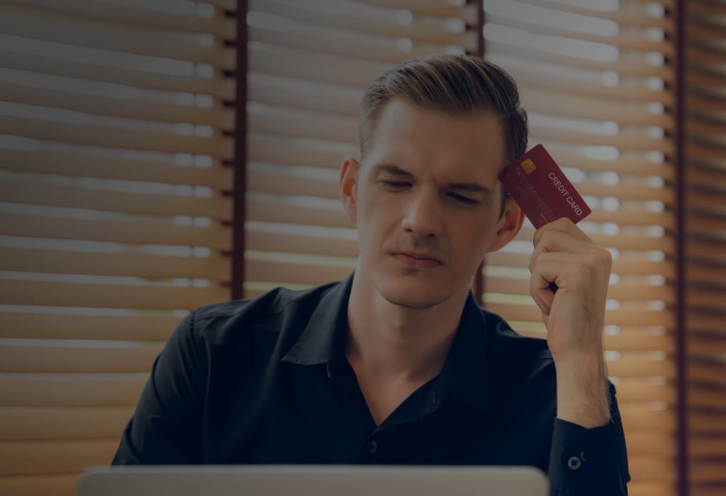 Если вы забыли пароль от карты или хотите его изменить на более простой, не нужно идти в банк: все можно сделать в дистанционном формате.