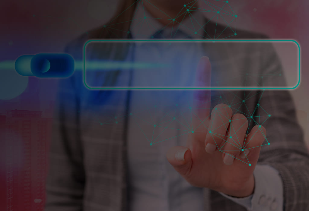 человек дотрагивается до цифрового интерфейса