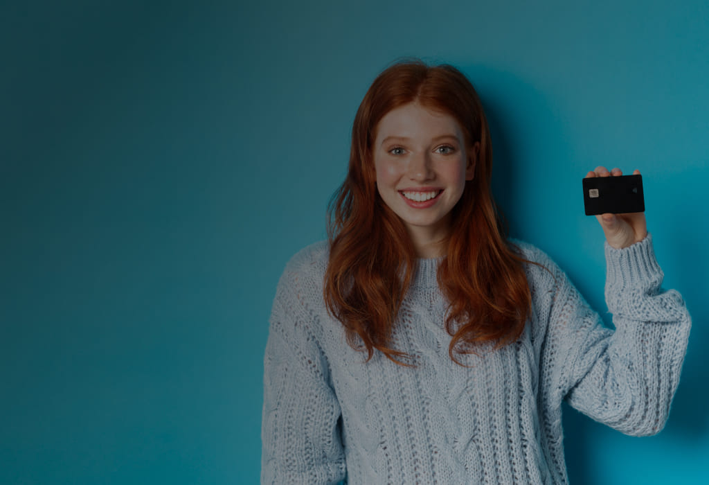 Дебетовой картой Озона можно пользоваться не только при оплате товаров на маркетплейсе, но и для повседневных задач.