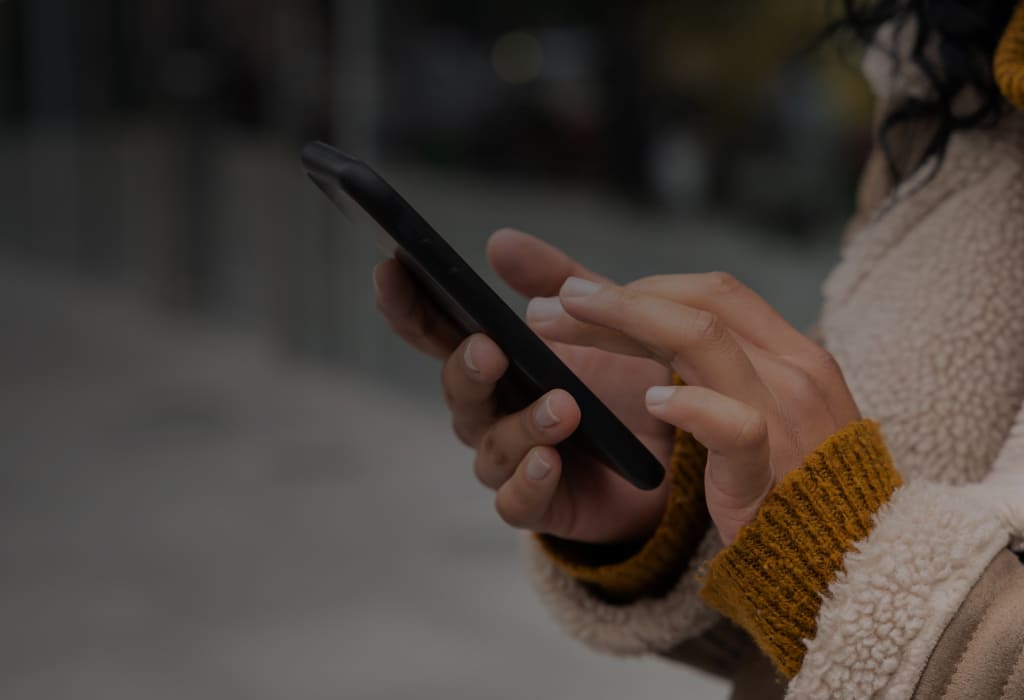 Девушка в приложение Озон Банка