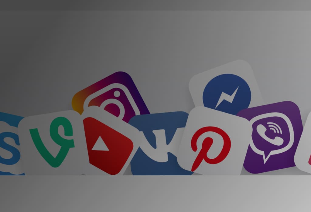 Иконки каналов связи Озон Банка – набор визуальных символов для телефона, онлайн-чата, электронной почты и соцсетей для удобного обращения клиентов