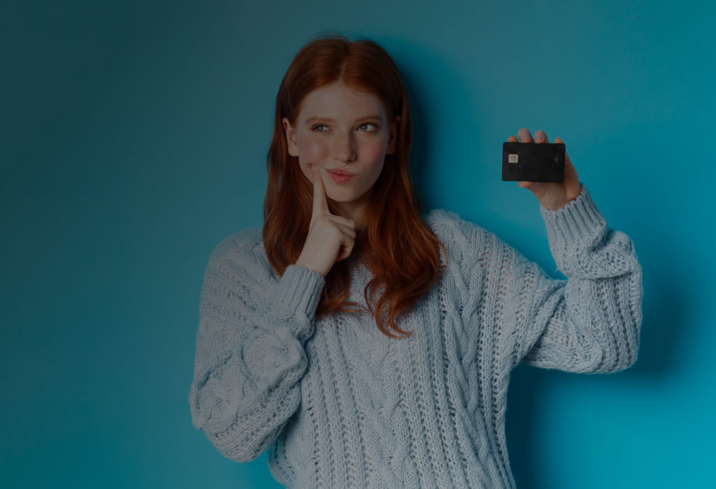 Девушка увидела, что срок действия карты Т-банка заканчивается и задумалась, как ее перевыпустить