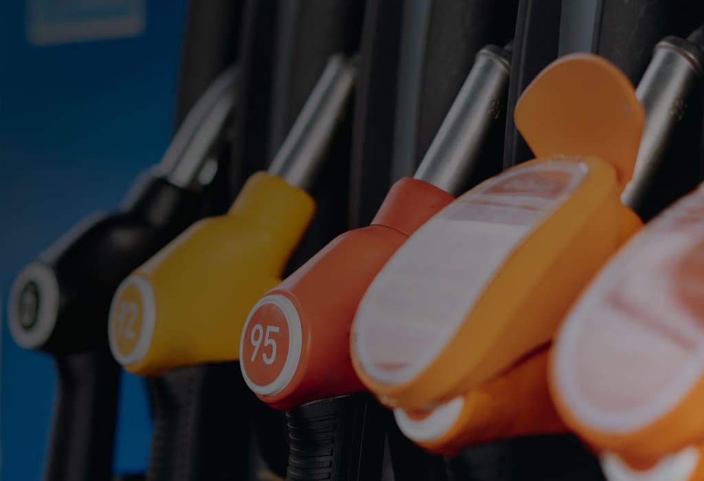 Цены на бензин растут с каждым месяцем. Следующий год не станет исключением: нас ждёт поэтапное увеличение стоимости топлива