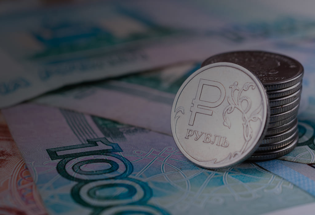 рублёвые купюры и монеты